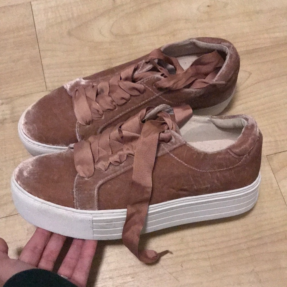 New Kenneth Cole Velvet Platform Sneakers